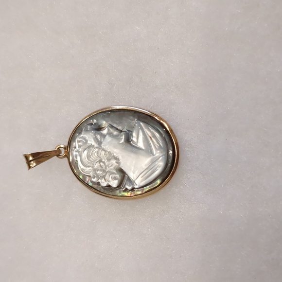 Jewelry - Vintage 14K Gold Cameo Pendant